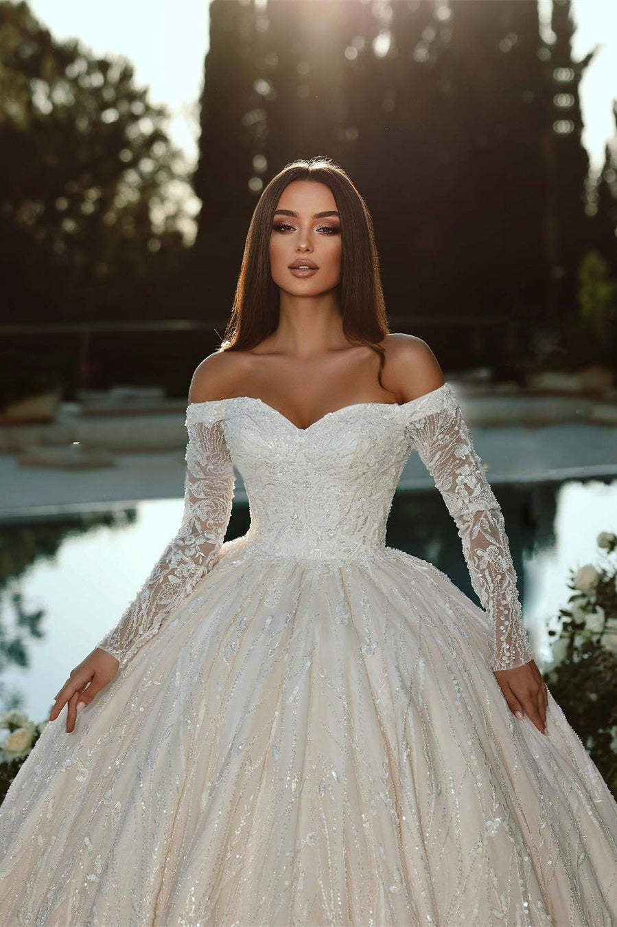 Elegantes schulterfreies A-Linien-Ballkleid im Prinzessinnen-Stil mit langen Ärmeln