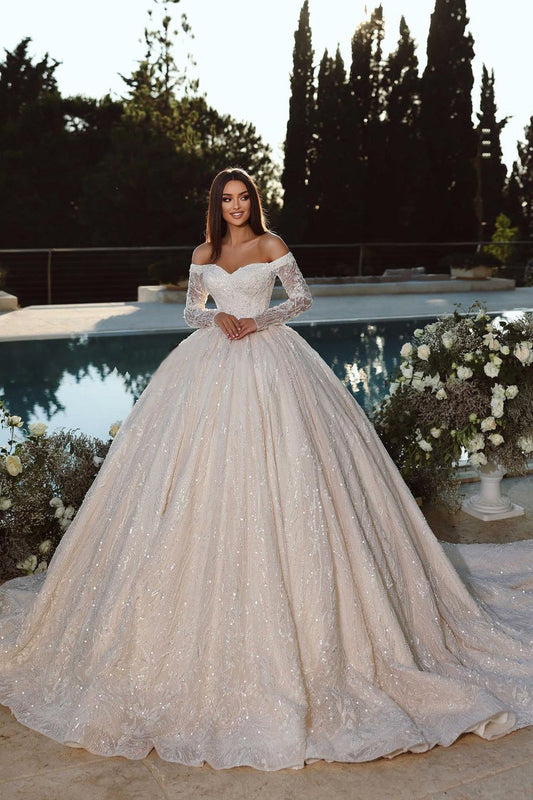 Elegantes schulterfreies A-Linien-Ballkleid im Prinzessinnen-Stil mit langen Ärmeln