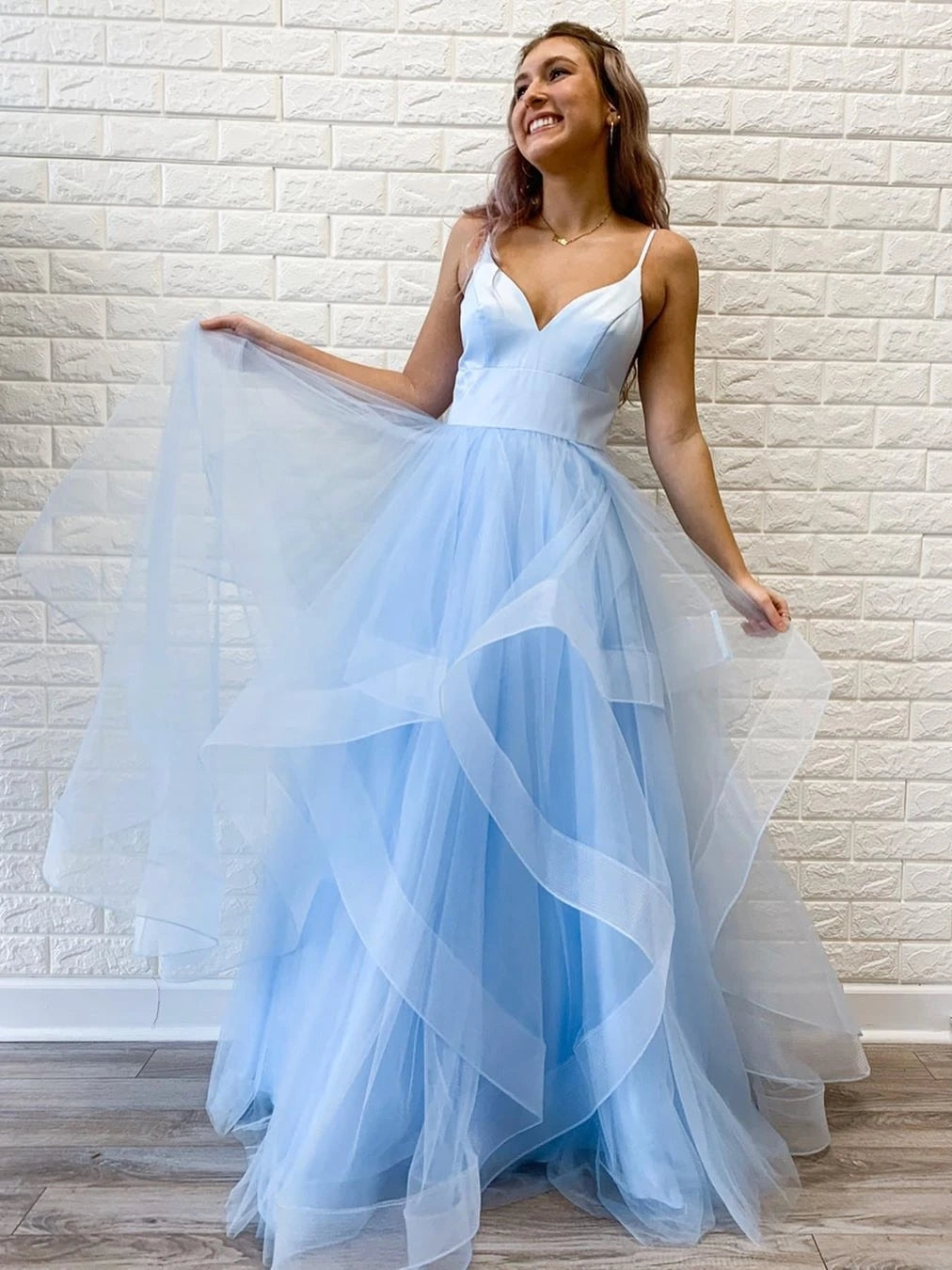 Elegant Princess V Neck Puffy Organza Spaghetti Straps Long Prom Dresses