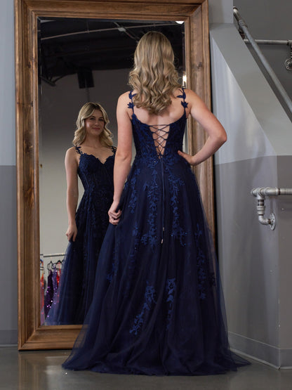 Mariana | A-Linien-Ballkleid aus Spitzentüll mit Herzausschnitt und Schlitz