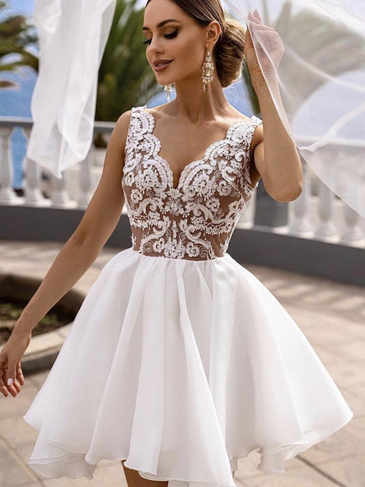 Elegantes kurzes A-Linien-Ballkleid mit V-Ausschnitt und Spitze in Weiß