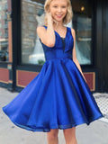 Elegante kurze A-Linie V-Ausschnitt Satin Ballkleider Königsblau Homecoming Kleider