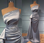 Elegantes silbernes langes Glitzer-Abendkleid mit einer Schulter und ärmellosen Pailletten