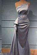 Elegantes silbernes langes Glitzer-Abendkleid mit einer Schulter und ärmellosen Pailletten