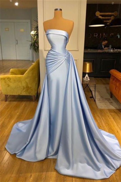 Elegantes himmelblaues ärmelloses A-Linien-Ballkleid mit Rüschen