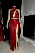 Elegante vestido de fiesta de sirena con escote alto, sin mangas y abertura frontal con cuentas