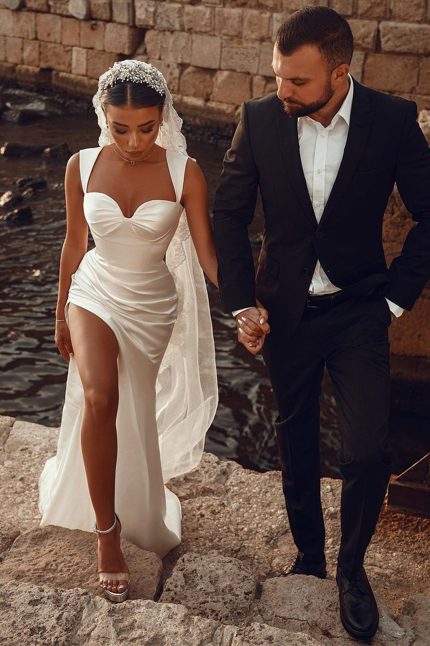 Elegantes bodenlanges Ballkleid mit Herzausschnitt und Schlitz vorn