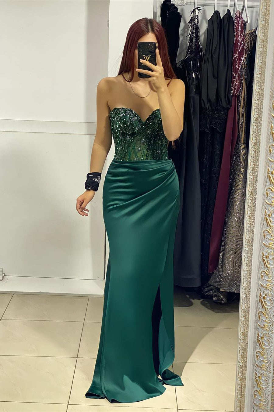 Elegantes Meerjungfrau-Ballkleid mit Herzausschnitt, Schlitz vorn und Perlen