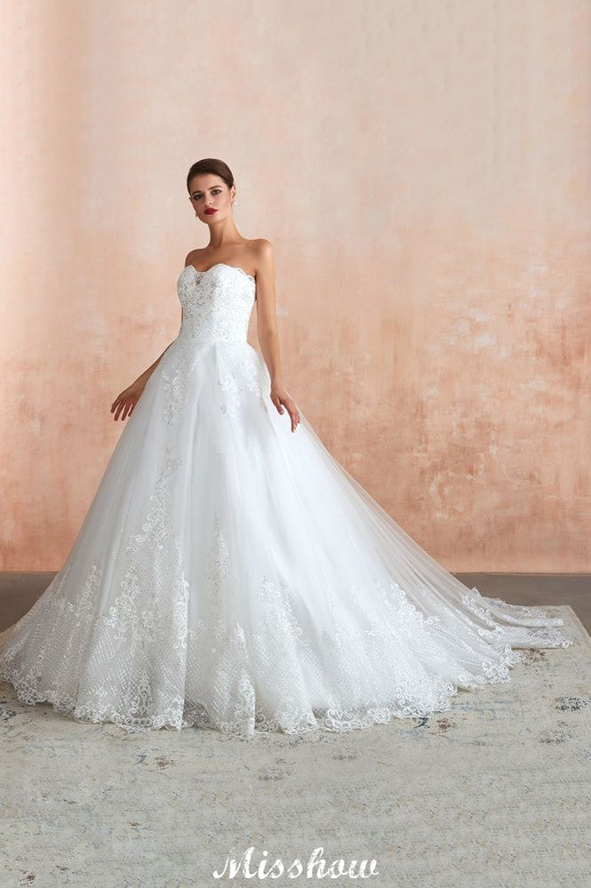 Elegantes weißes Brautkleid mit Herzausschnitt | Schlichtes A-Linien-Strandballkleid aus Tüll