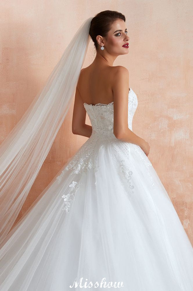 Elegantes weißes Brautkleid mit Herzausschnitt | Schlichtes A-Linien-Strandballkleid aus Tüll
