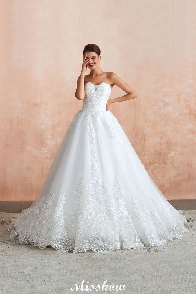 Elegantes weißes Brautkleid mit Herzausschnitt | Schlichtes A-Linien-Strandballkleid aus Tüll