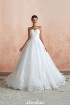 Elegantes weißes Brautkleid mit Herzausschnitt | Schlichtes A-Linien-Strandballkleid aus Tüll