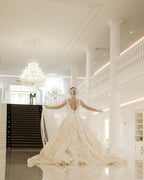 Elegante V-Ausschnitt A-Linie Brautkleider mit Spitze 
