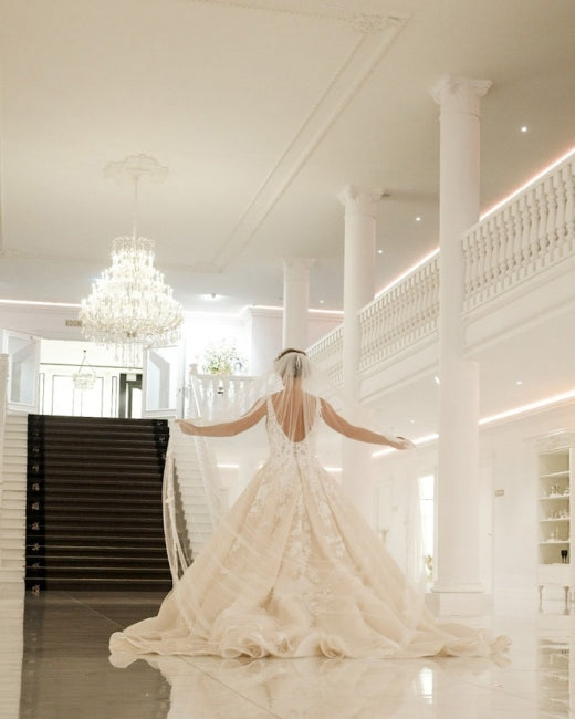 Elegante V-Ausschnitt A-Linie Brautkleider mit Spitze 