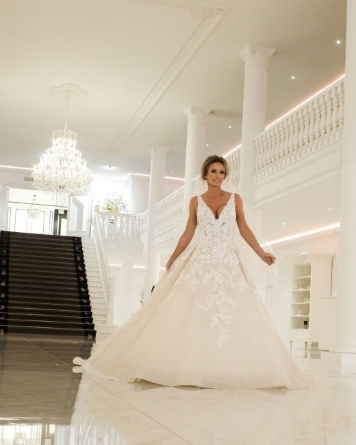 Elegante V-Ausschnitt A-Linie Brautkleider mit Spitze 