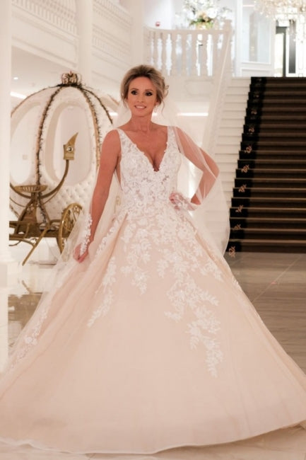 Elegante V-Ausschnitt A-Linie Brautkleider mit Spitze 