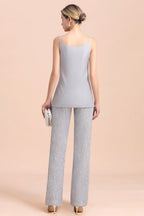 Elegante mono plateado con apliques de escote en V para madre de la novia con envolturas de encaje
