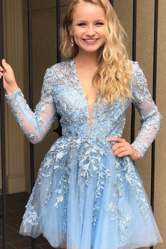 Elegantes kurzes Ballkleid in A-Linie mit V-Ausschnitt, Spitzentüll und Ärmeln