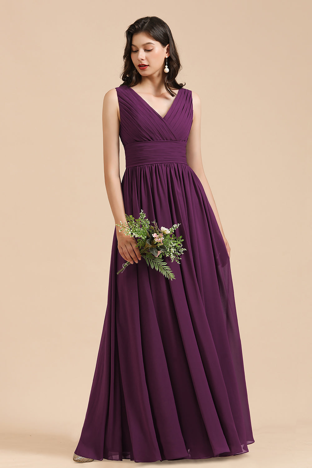 Elegantes vestidos de dama de honor de gasa con encaje y escote en V y volantes en forma de A
