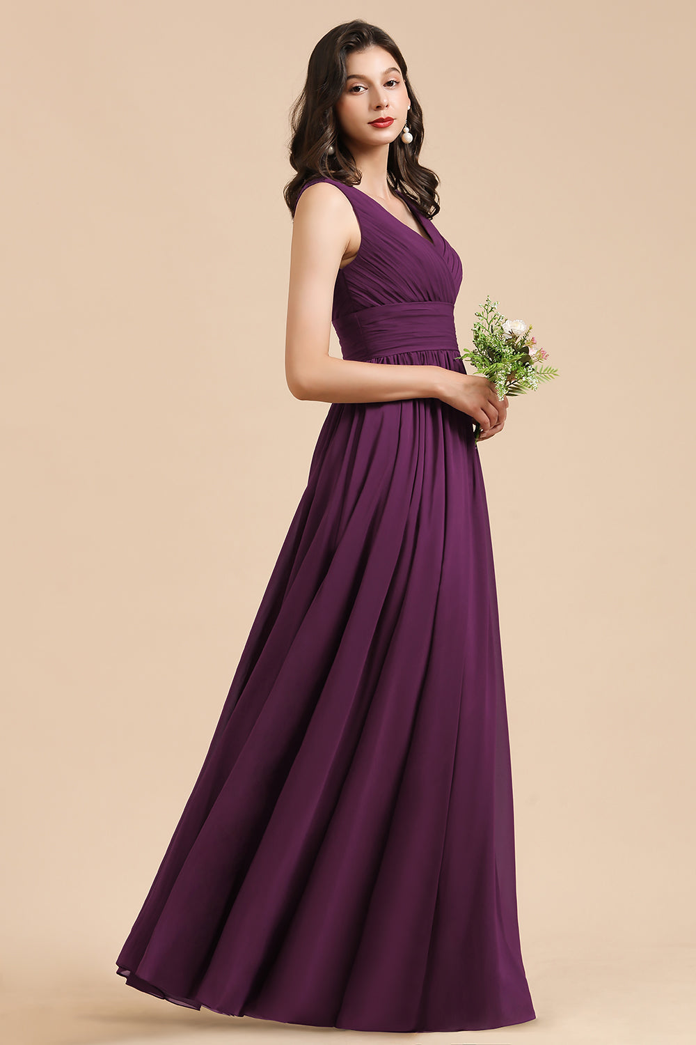 Elegantes vestidos de dama de honor de gasa con encaje y escote en V y volantes en forma de A