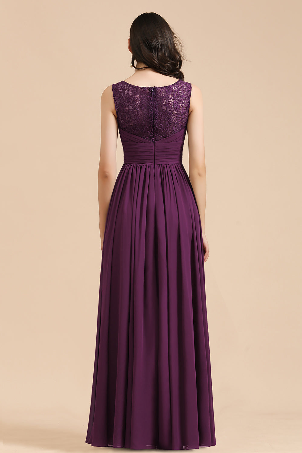Elegantes vestidos de dama de honor de gasa con encaje y escote en V y volantes en forma de A