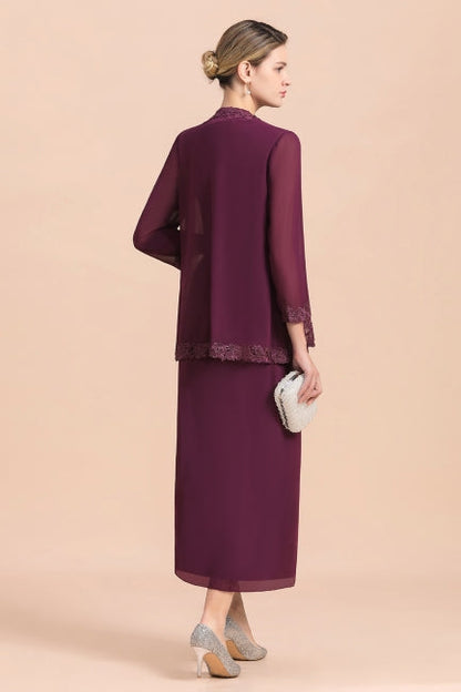 Elegante vestido de madre de la novia en color uva, sin mangas, con escote en V y apliques cruzados