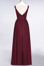 Elegante vestido de dama de honor de gasa con escote en V, tirantes, espalda descubierta y volantes hasta el suelo