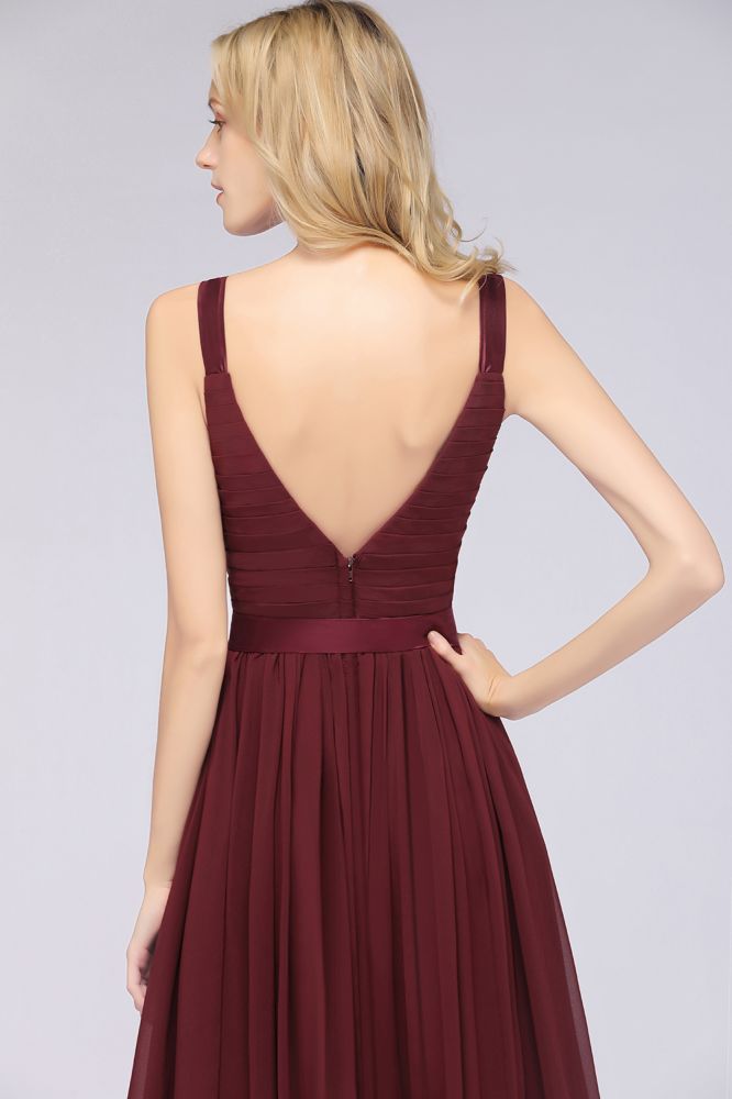 Elegante vestido de dama de honor de gasa con escote en V, tirantes, espalda descubierta y volantes hasta el suelo
