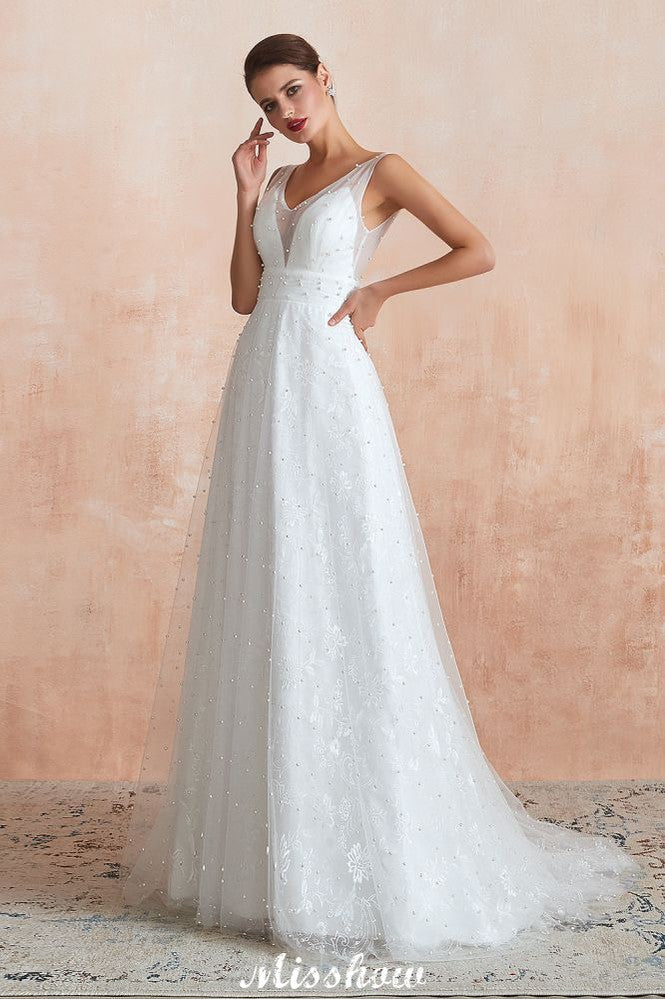 Elegante vestido de novia de tul con escote en V y perlas para playa