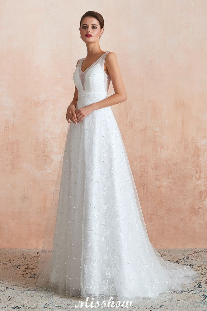 Elegante vestido de novia de tul con escote en V y perlas para playa