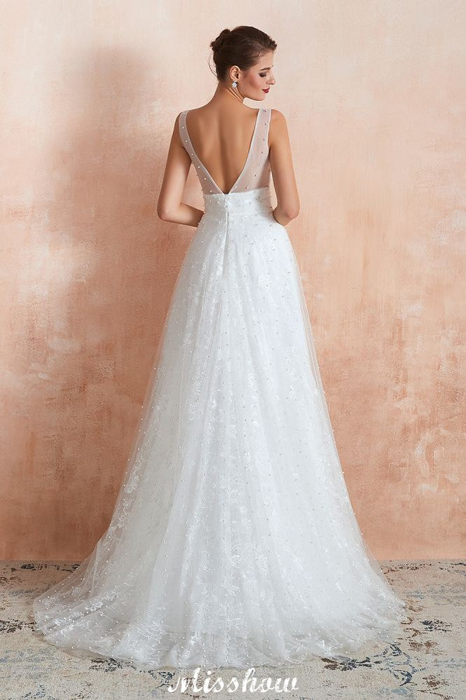 Elegante vestido de novia de tul con escote en V y perlas para playa