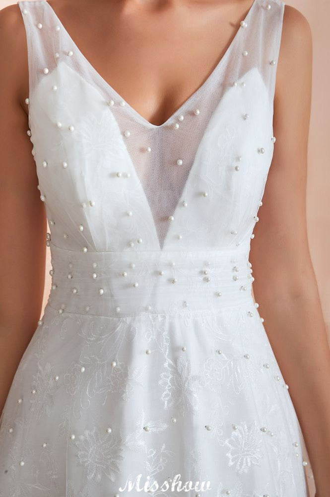 Elegante vestido de novia de tul con escote en V y perlas para playa