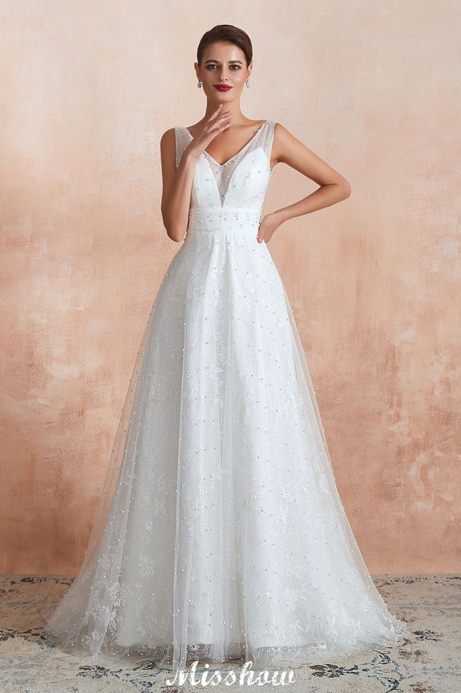 Elegante vestido de novia de tul con escote en V y perlas para playa