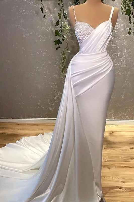 Elegantes weißes ärmelloses Ballkleid mit Perlen