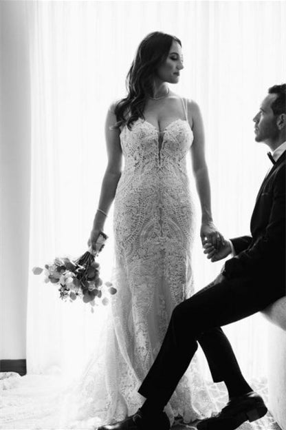 Elegant White V-neck Backless Mermaid Wedding Dresses With Lace