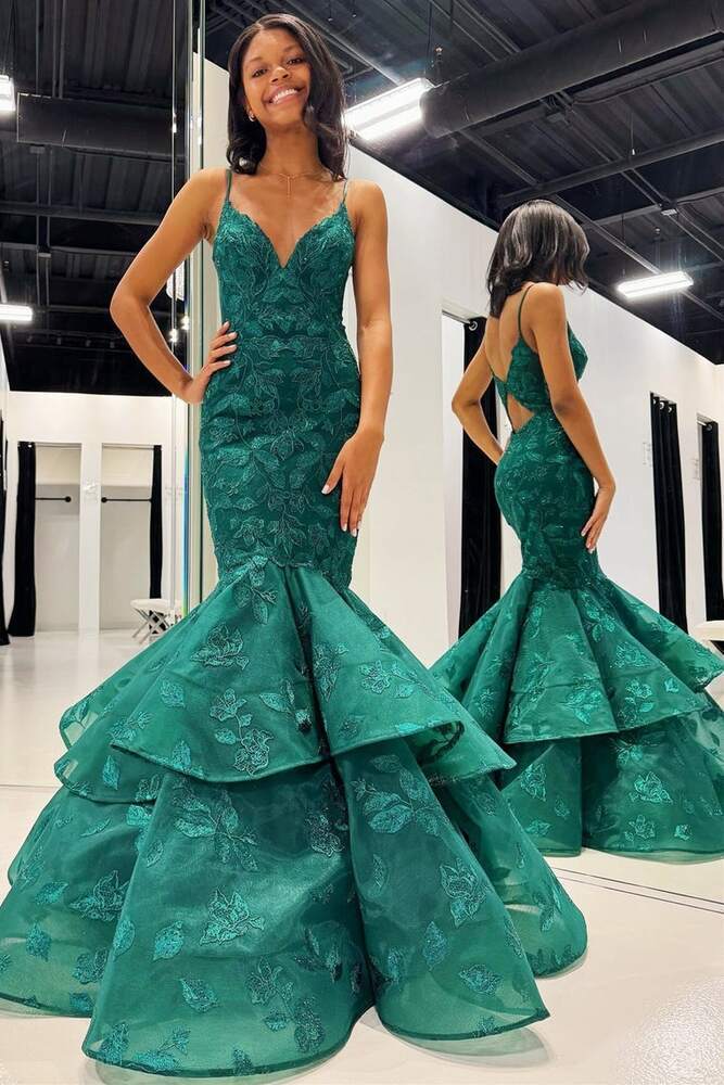 Elysian | Vestido de fiesta de sirena con escote en V y apliques de encaje en capas, color verde cazador