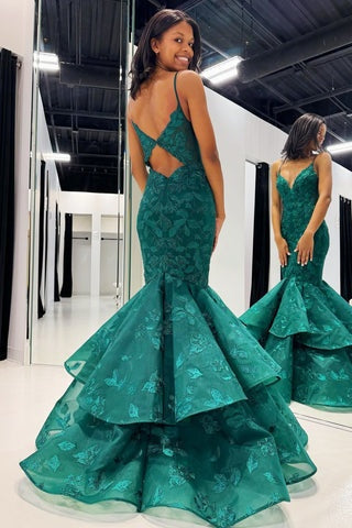 Elysian | Vestido de fiesta de sirena con escote en V y apliques de encaje en capas, color verde cazador