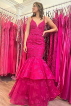 Elysian | Vestido de fiesta de sirena con escote en V y apliques de encaje en capas, color verde cazador