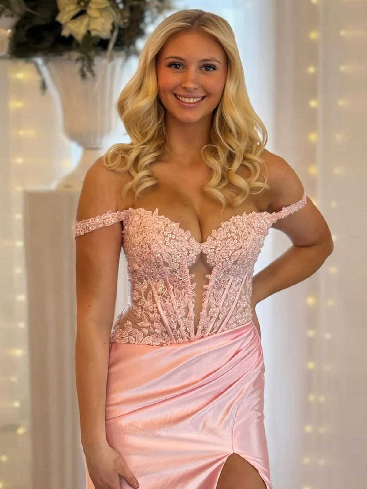 Eseld | Vestidos de fiesta largos de satén rosa con escote corazón y abertura