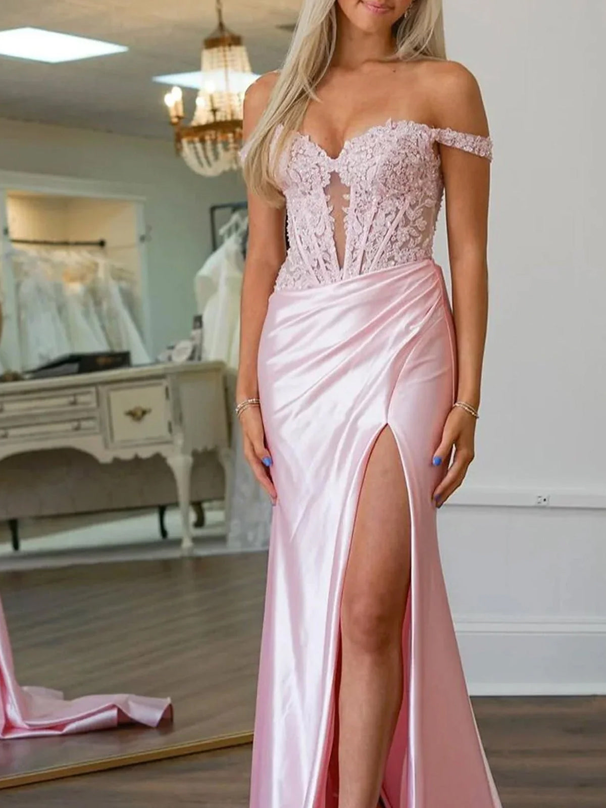 Eseld | Vestidos de fiesta largos de satén rosa con escote corazón y abertura