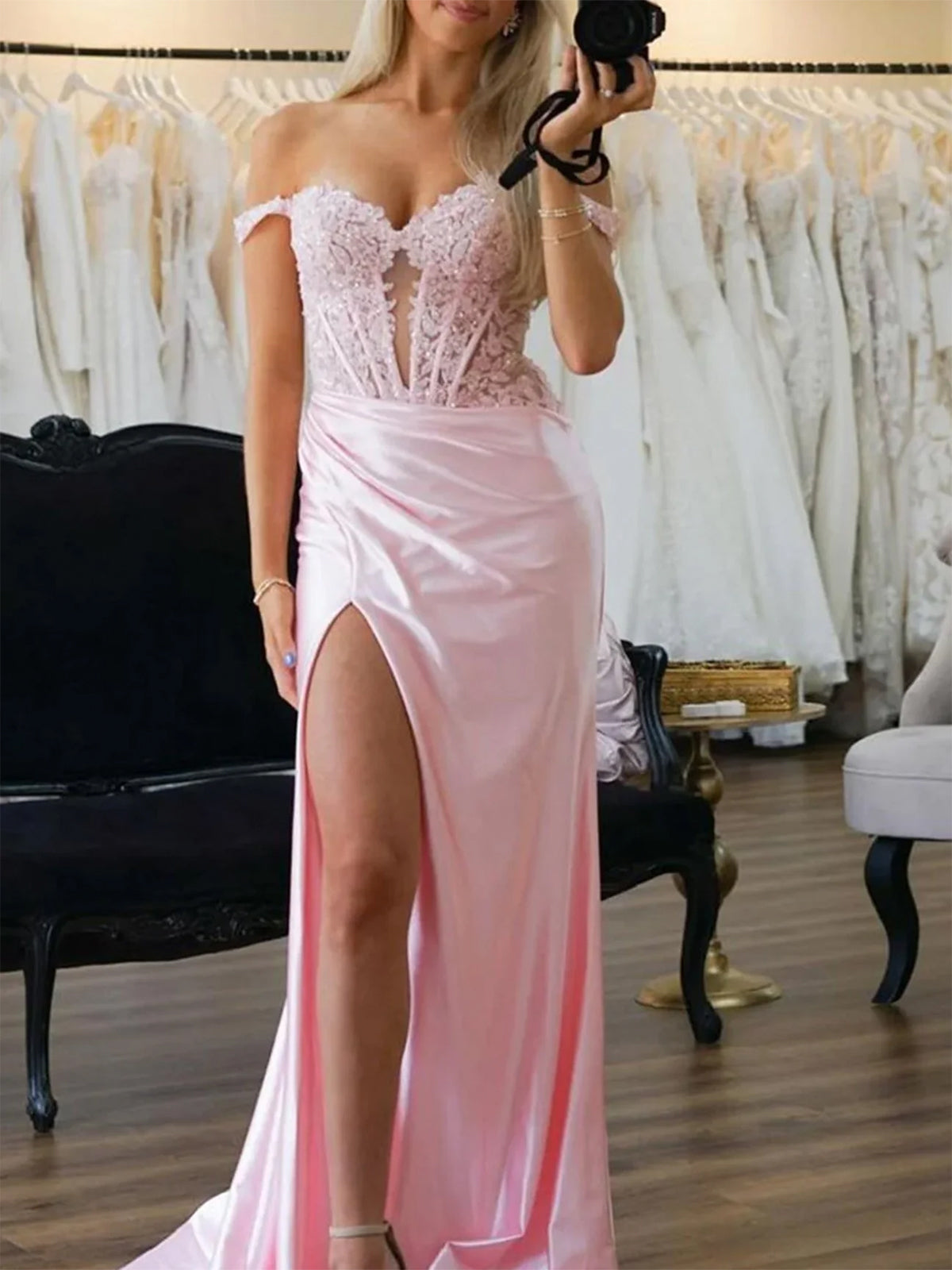 Eseld | Vestidos de fiesta largos de satén rosa con escote corazón y abertura