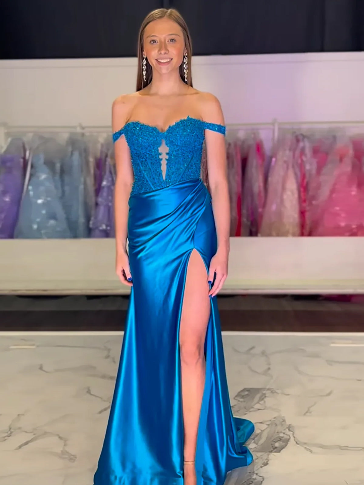 Eseld | Vestidos de fiesta largos de satén rosa con escote corazón y abertura