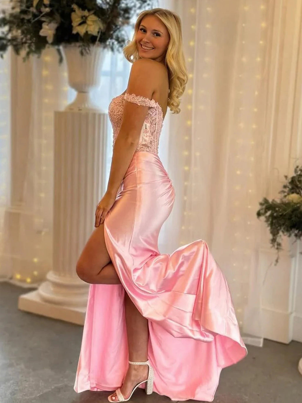 Eseld | Vestidos de fiesta largos de satén rosa con escote corazón y abertura