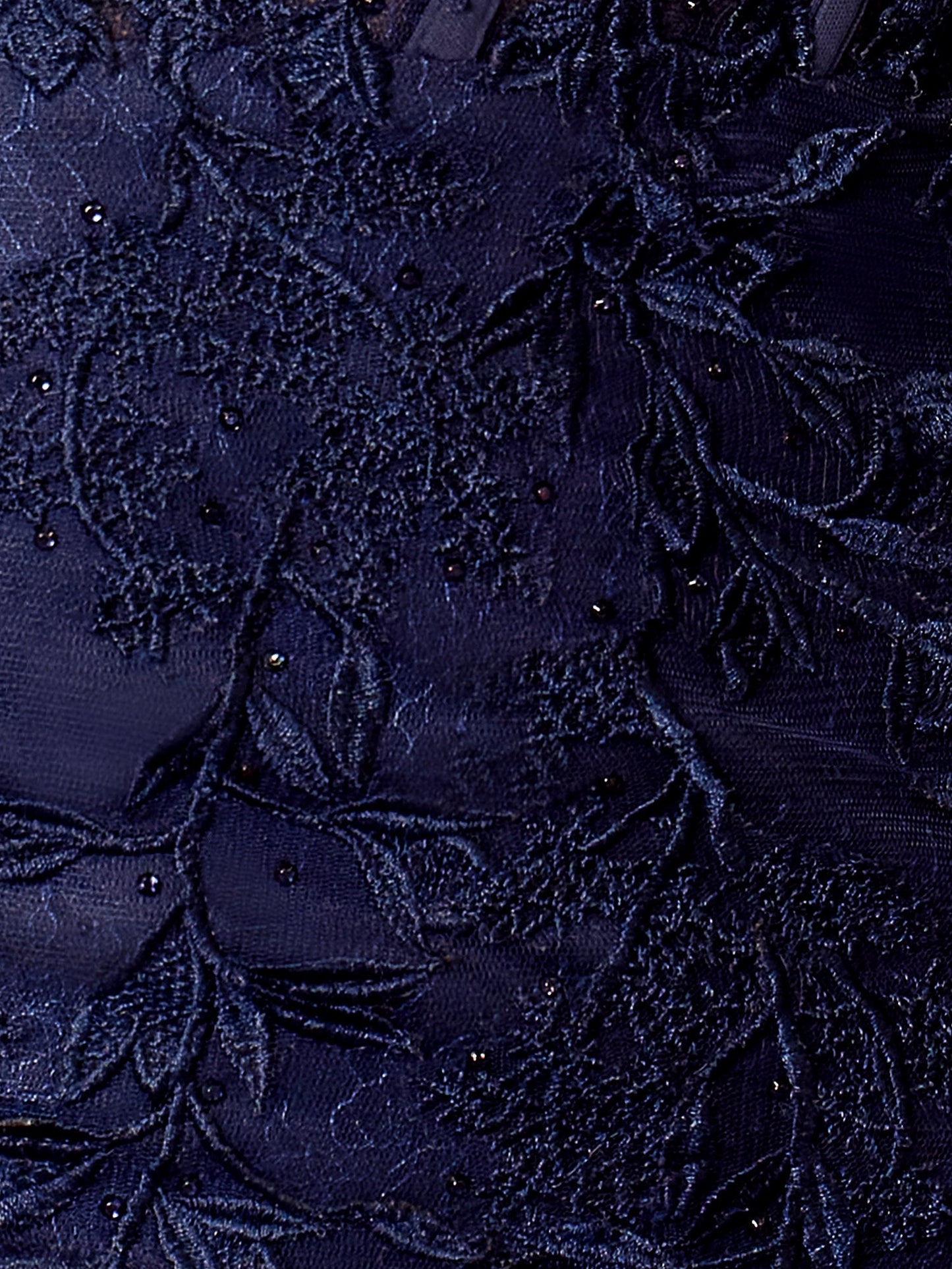 Ethel | Trägerloses Etuikleid aus Spitze mit Applikationen