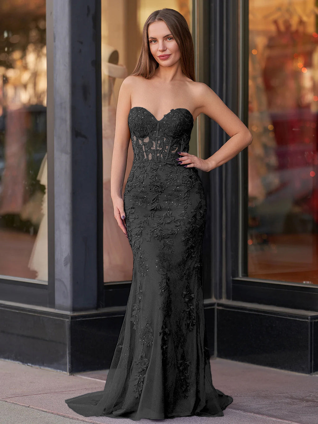 Evie | Vestido de fiesta largo de encaje con escote corazón y apliques de sirena