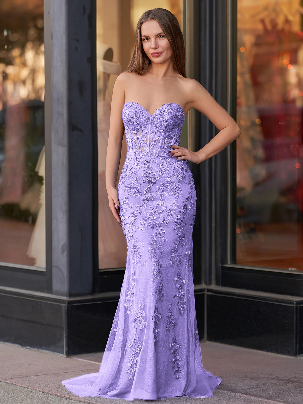 Evie | Vestido de fiesta largo de encaje con escote corazón y apliques de sirena