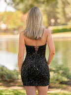 Evora | Vestidos de fiesta cortos negros con lentejuelas y escote en forma de corazón