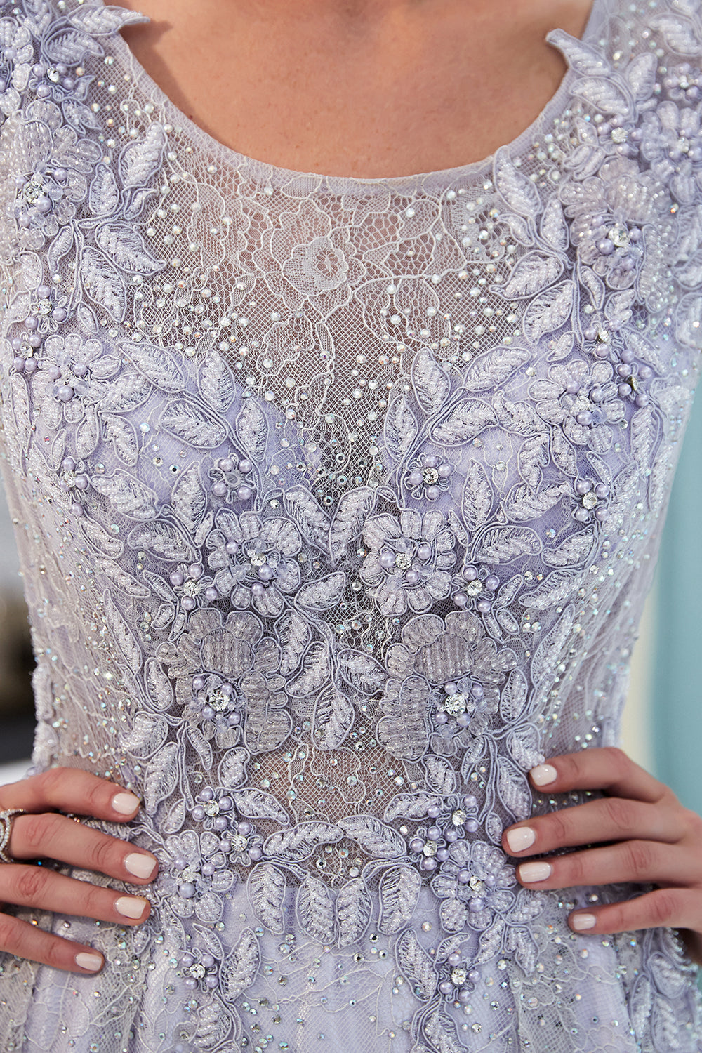 Ausgezeichnetes langes A-Linien-Abendkleid aus Tüllspitze