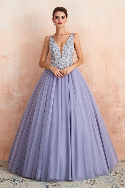 Ausgezeichnetes langes, ärmelloses, rückenfreies Ballkleid aus Tüll im Prinzessinnen-Stil mit V-Ausschnitt