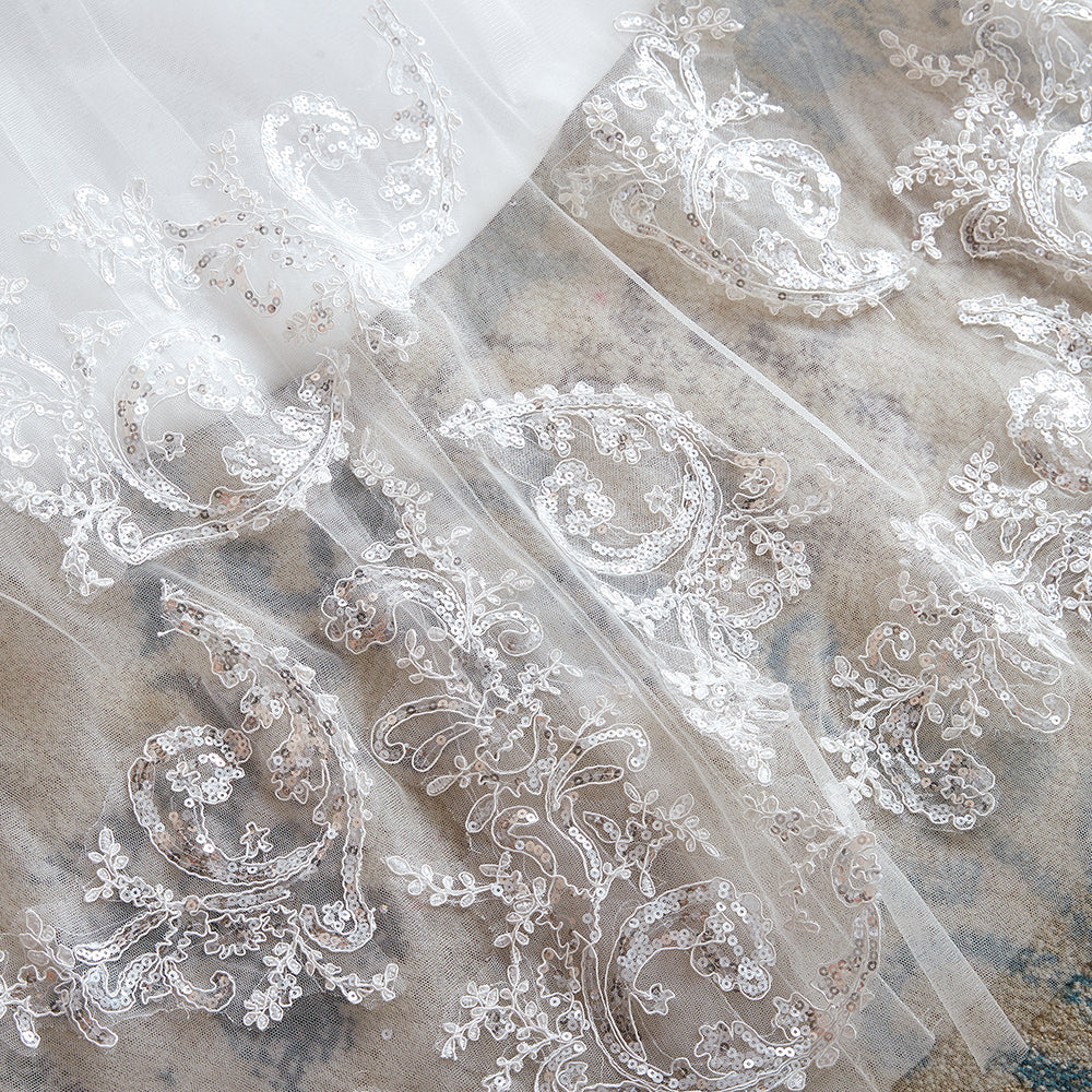 Exquisite Long A-line Appliques Lace Tulle Wedding Dress